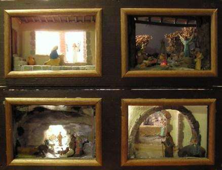 Conjunto de 4 pequeños dioramas hechos con figuras de 3cm máximo. Son dos cajas de botellas de cava una encima de la otra. Los construí el 2002 para formar parte de un diorama que representa una exposición de belenes, que podeis ver en este mismo álbum.
