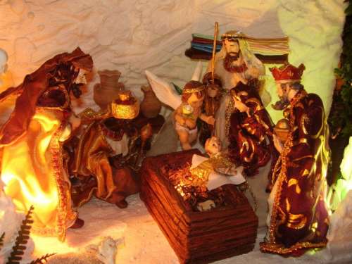 Los Reyes adorando al Niño Dios