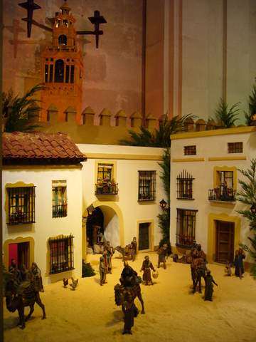 Detalle de la Giralda con las murallas d los Reales Alcazares