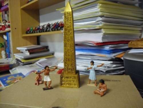 Obelisco y Egipcios
